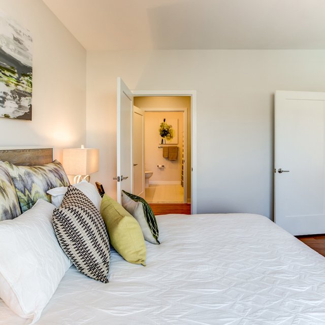 The Danforth -  Cozy Bedroom with Bathroom